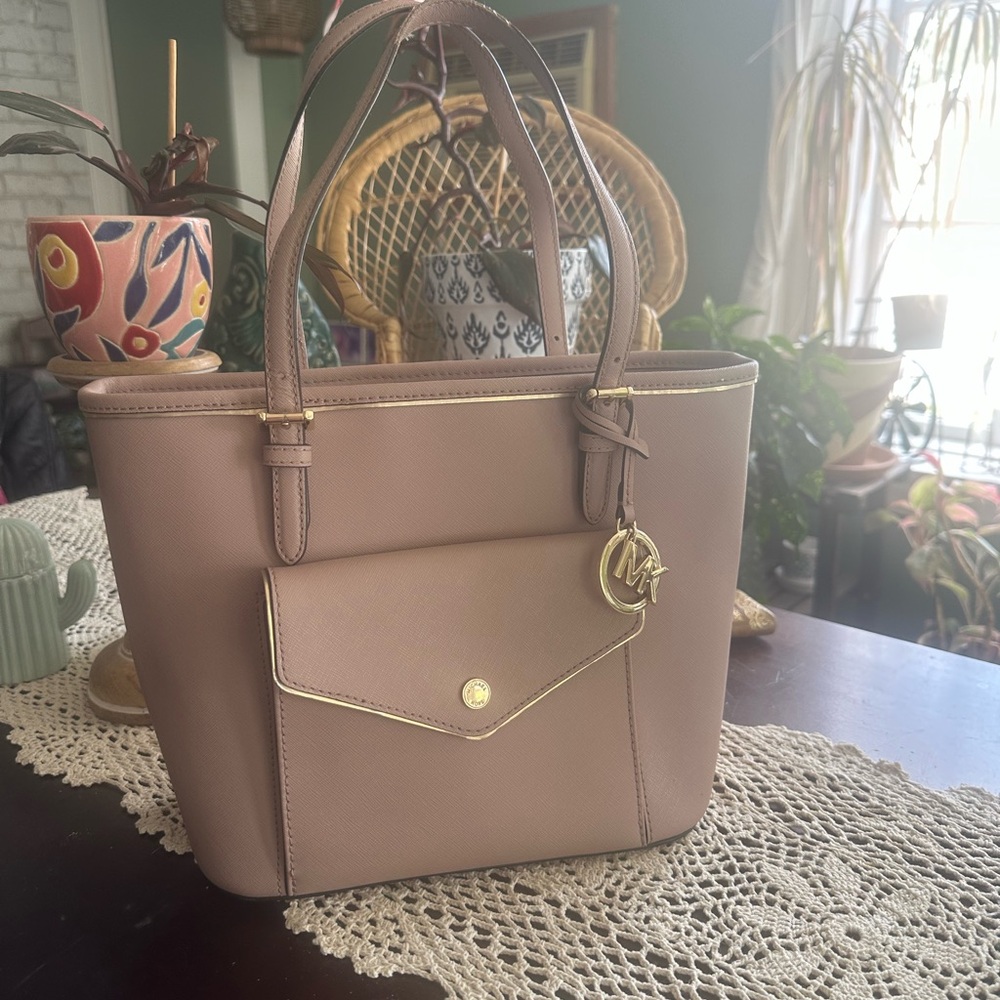 MICHAEL KORS SMALL/MEDIUM MAUVE CLUTCH HANDBAG!!!